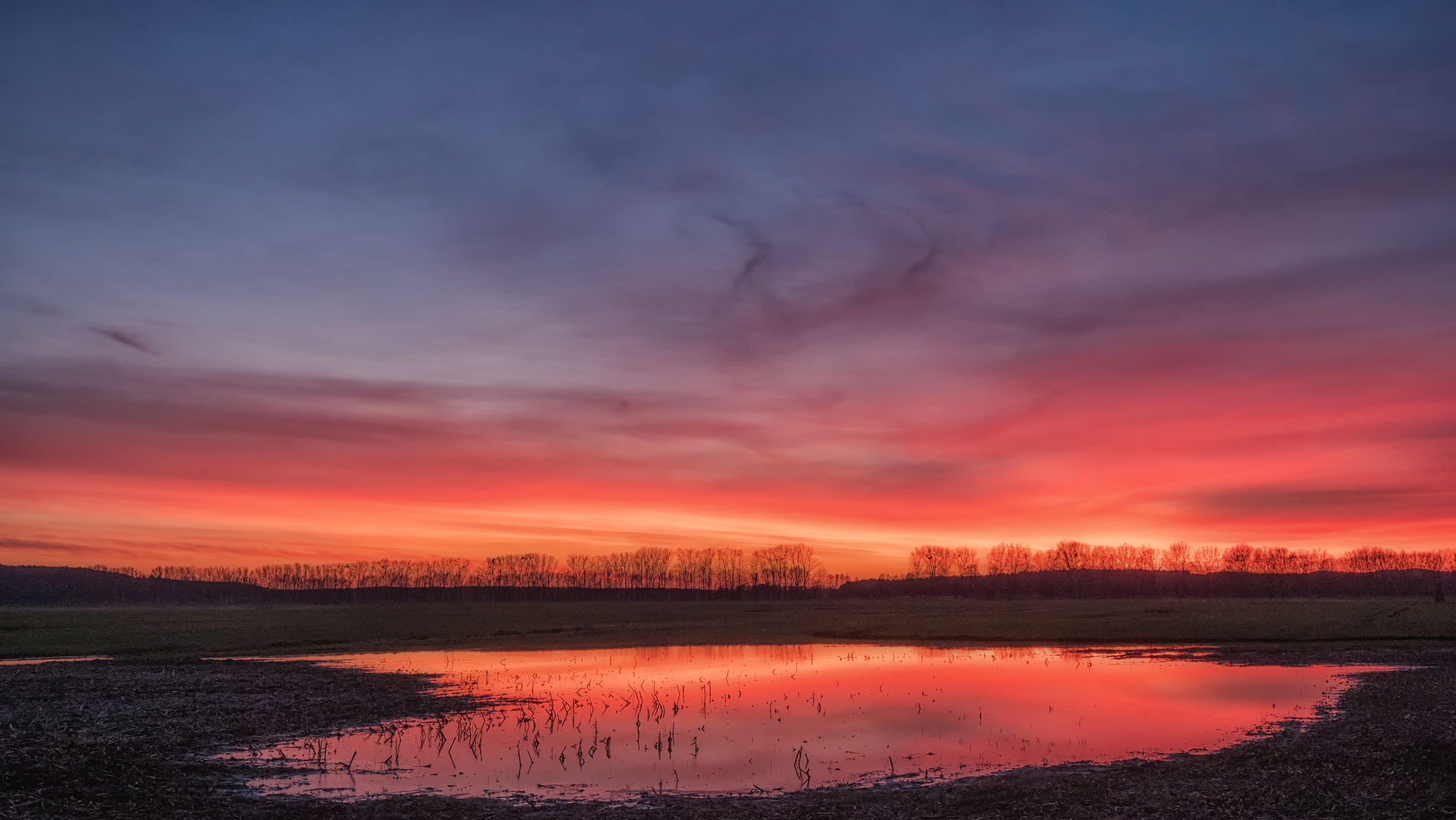 Sonnenuntergang auf dem Acker