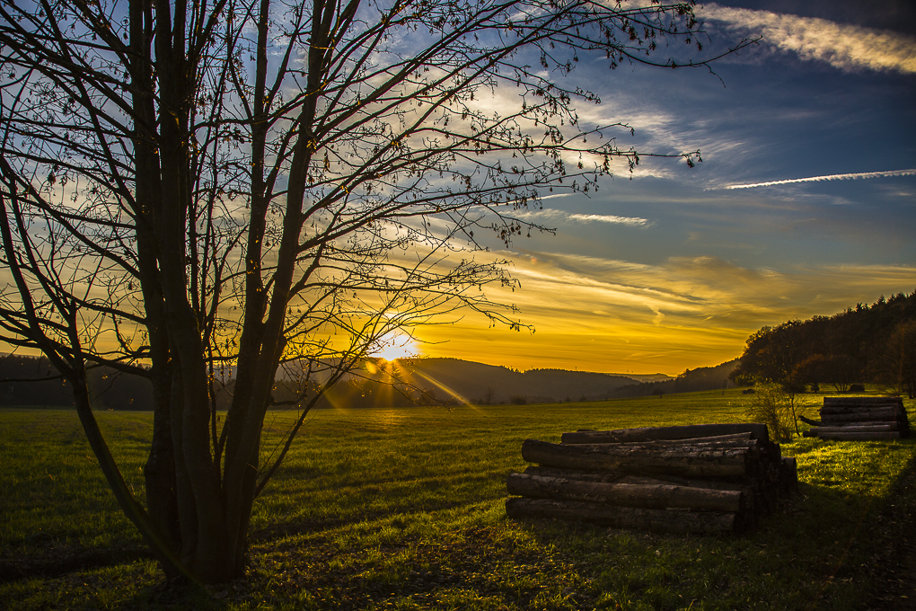 Sonnenuntergang auf dem Feld