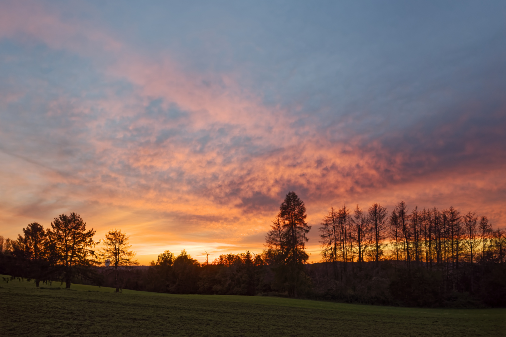 Sonnenuntergang auf dem Hangarder Flur