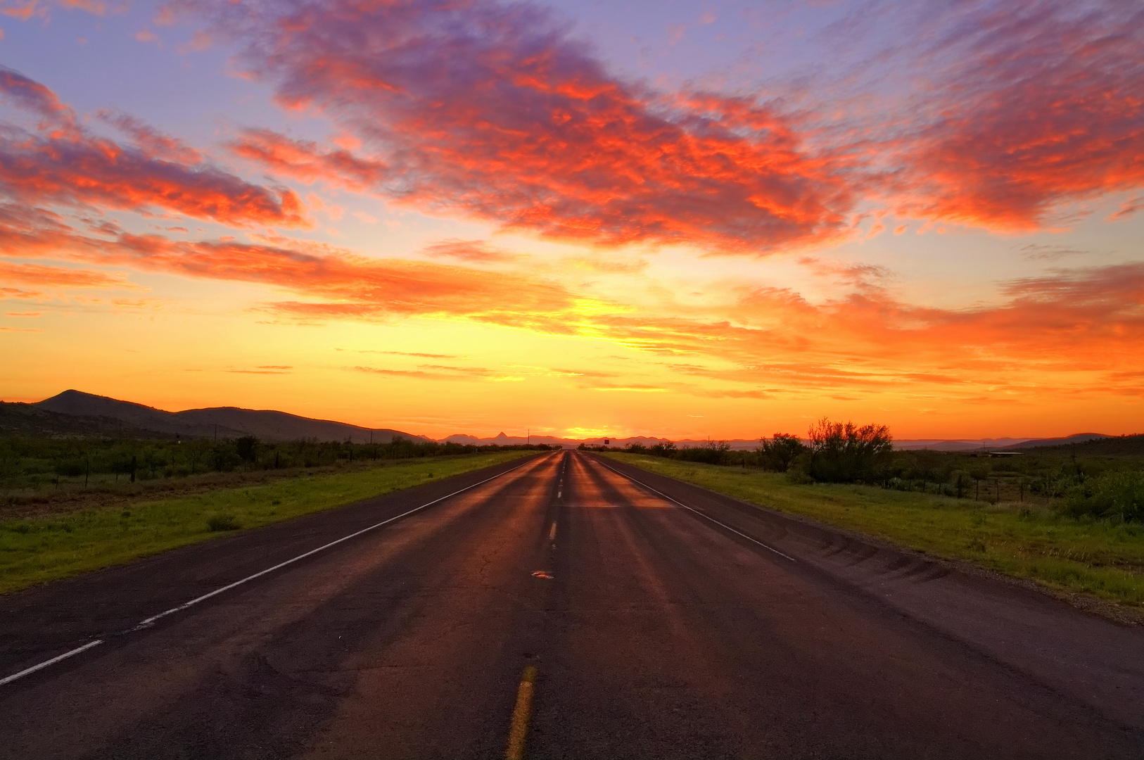 Sonnenuntergang auf dem Highway 90 kurz vor Alpine (Texas / USA)