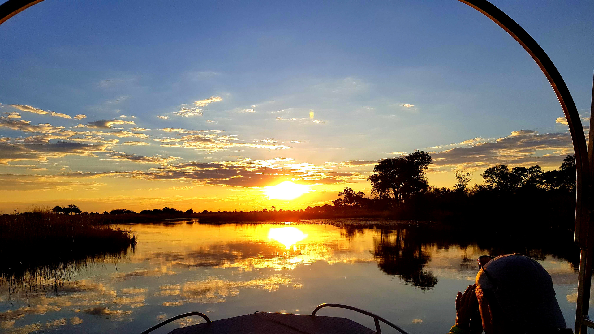 Sonnenuntergang auf dem Okavango