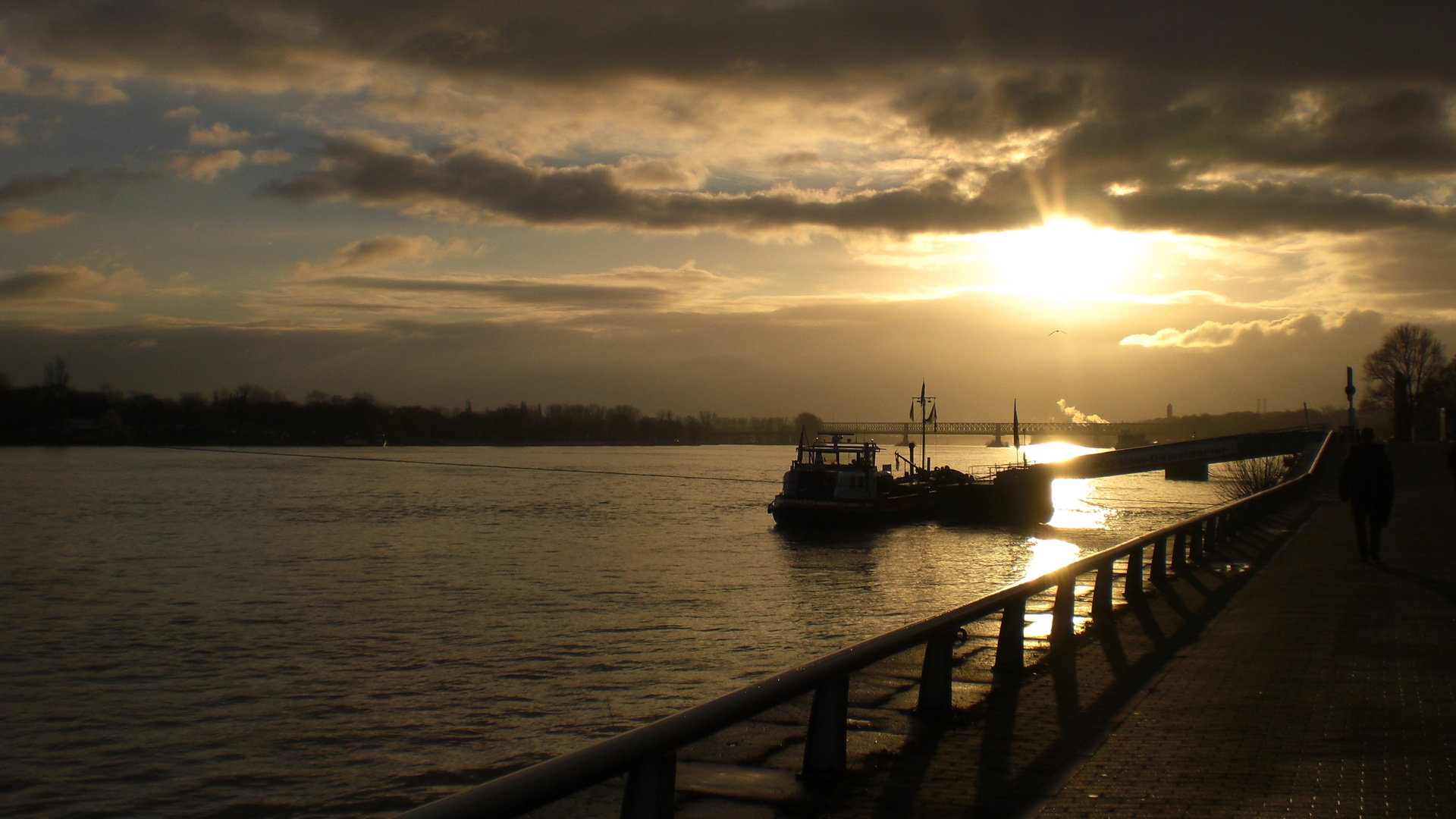 Sonnenuntergang auf dem Rhein