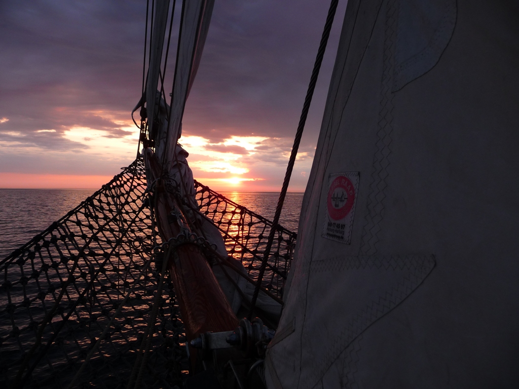 Sonnenuntergang auf dem Schiff