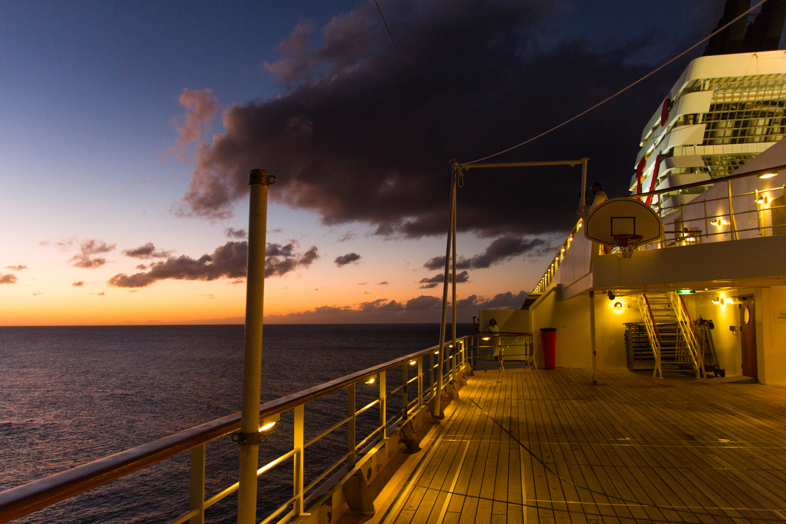 Sonnenuntergang auf dem Schiff