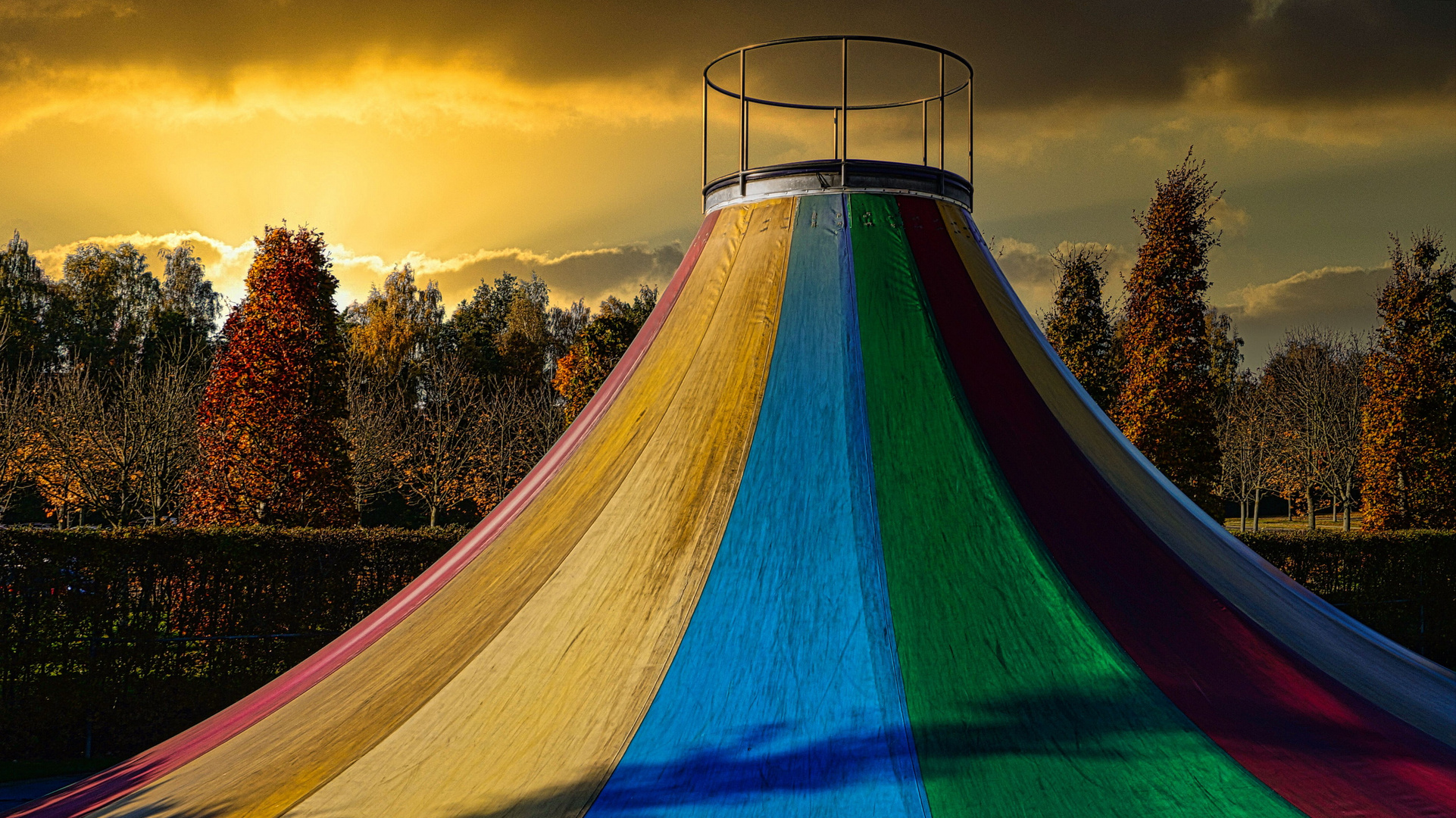 Sonnenuntergang auf dem Spielplatz