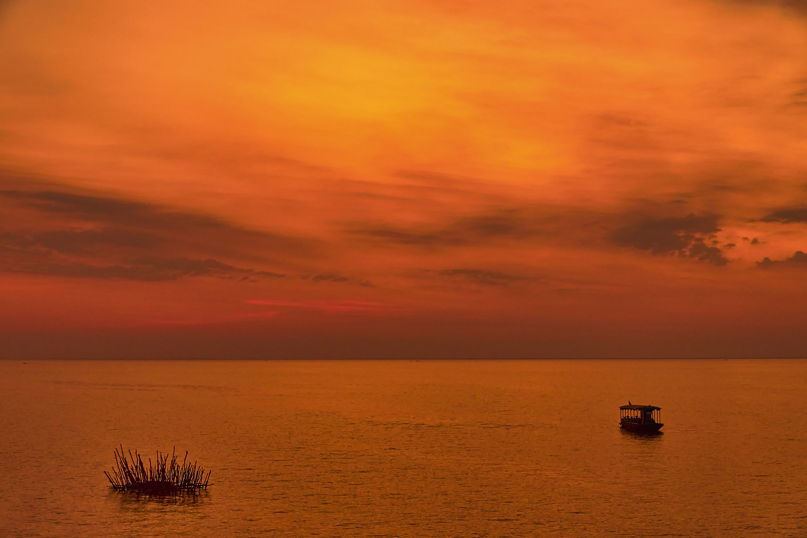 Sonnenuntergang auf dem Tonle-Sap-See in Kambodscha