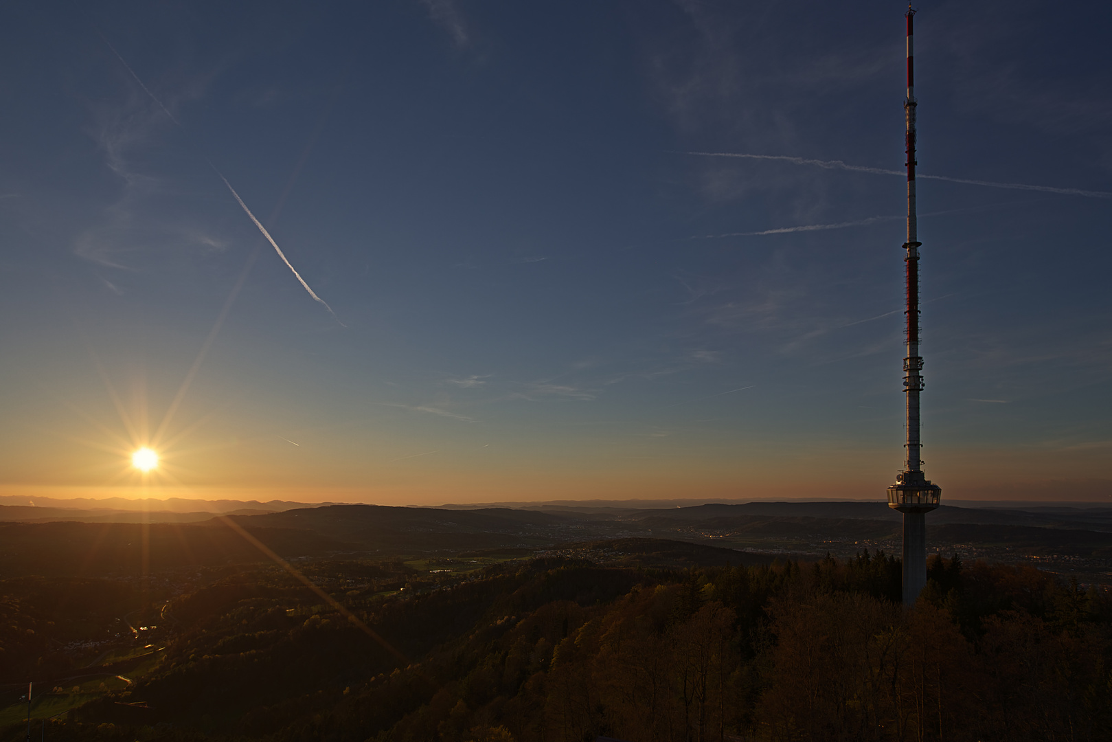 Sonnenuntergang auf dem Üetliberg-Aussichtsturm