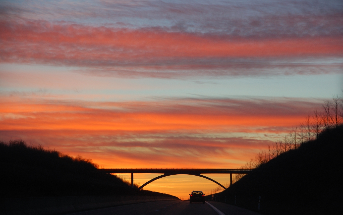 Sonnenuntergang auf der A73