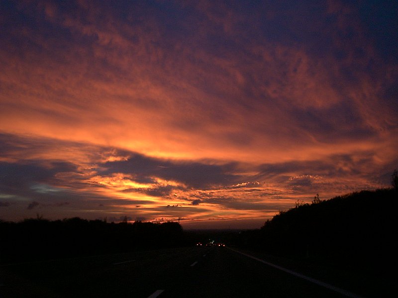 Sonnenuntergang auf der Autobahn