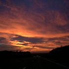 Sonnenuntergang auf der Autobahn