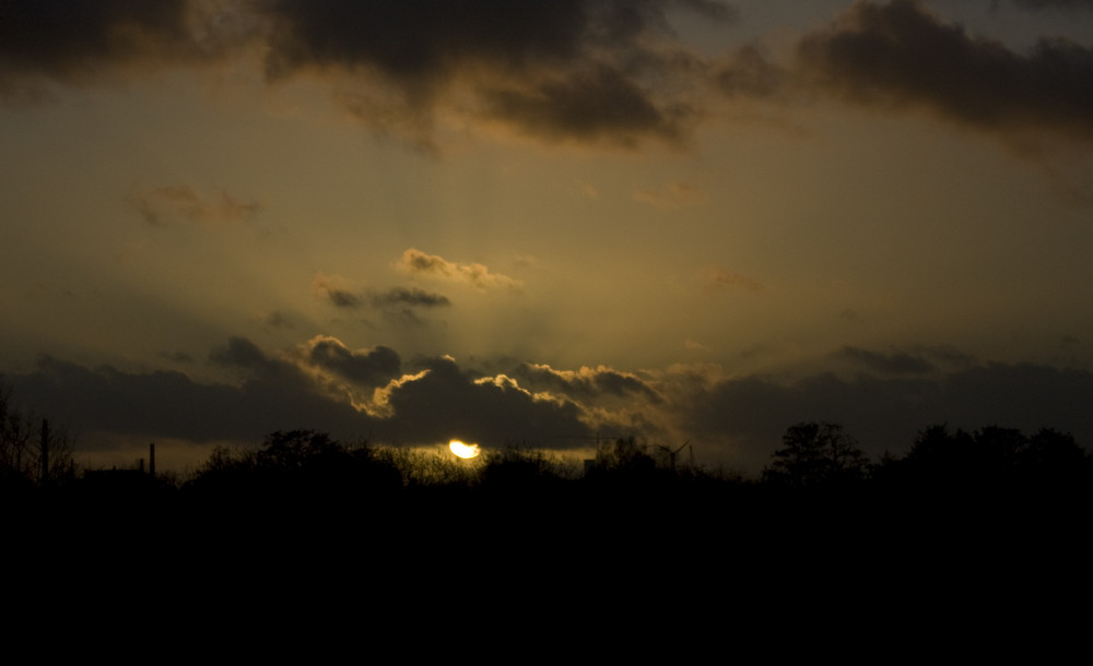 Sonnenuntergang auf der Autobahn