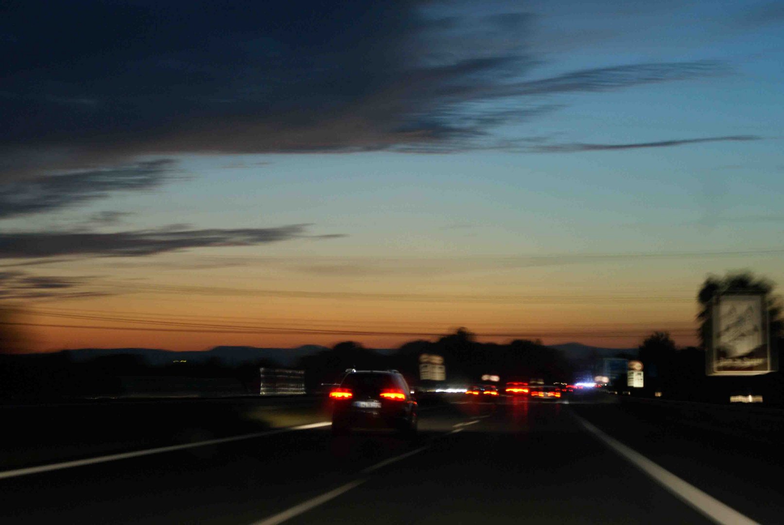 Sonnenuntergang auf der Autobahn 2