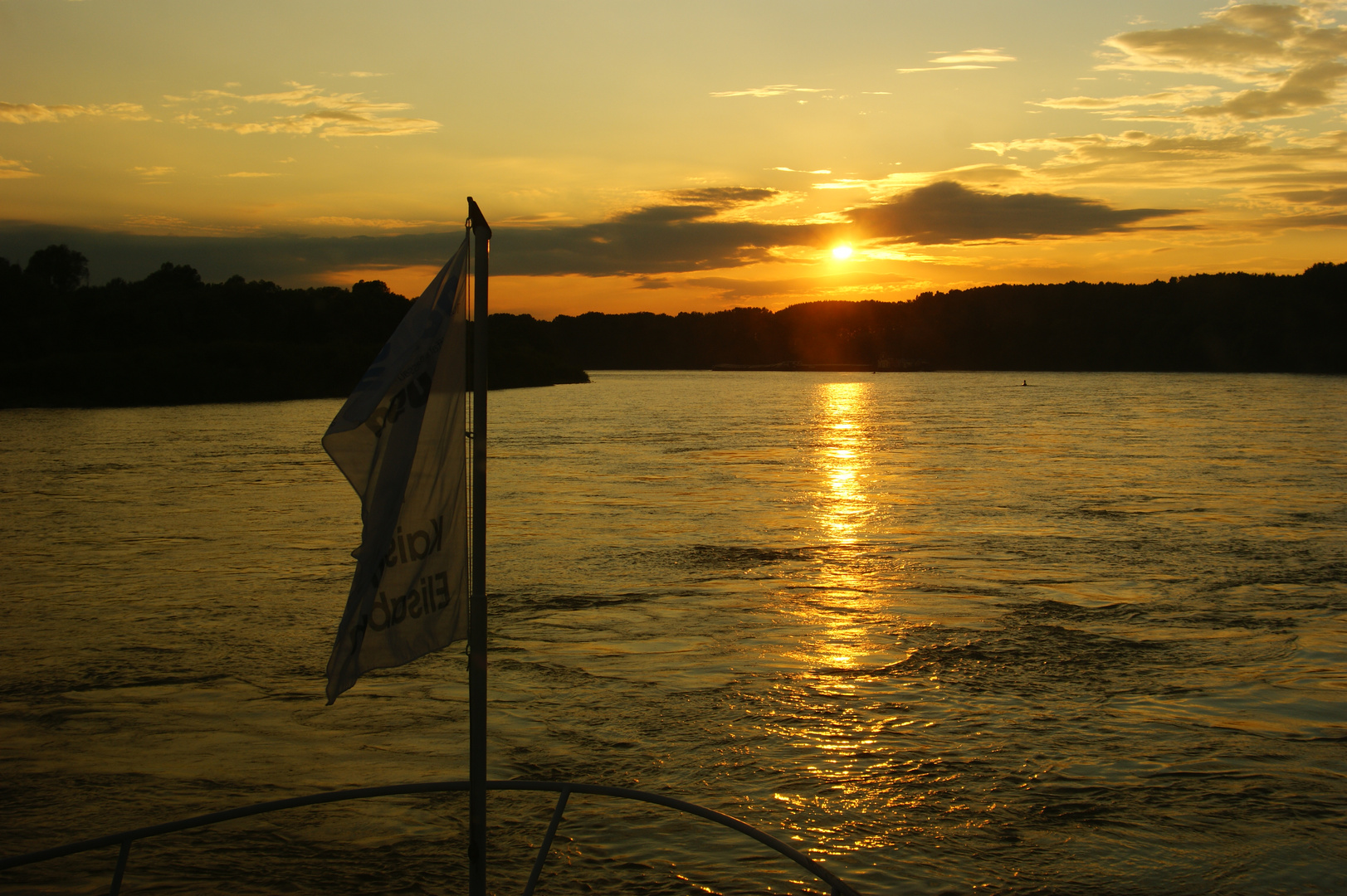 Sonnenuntergang auf der Donau 