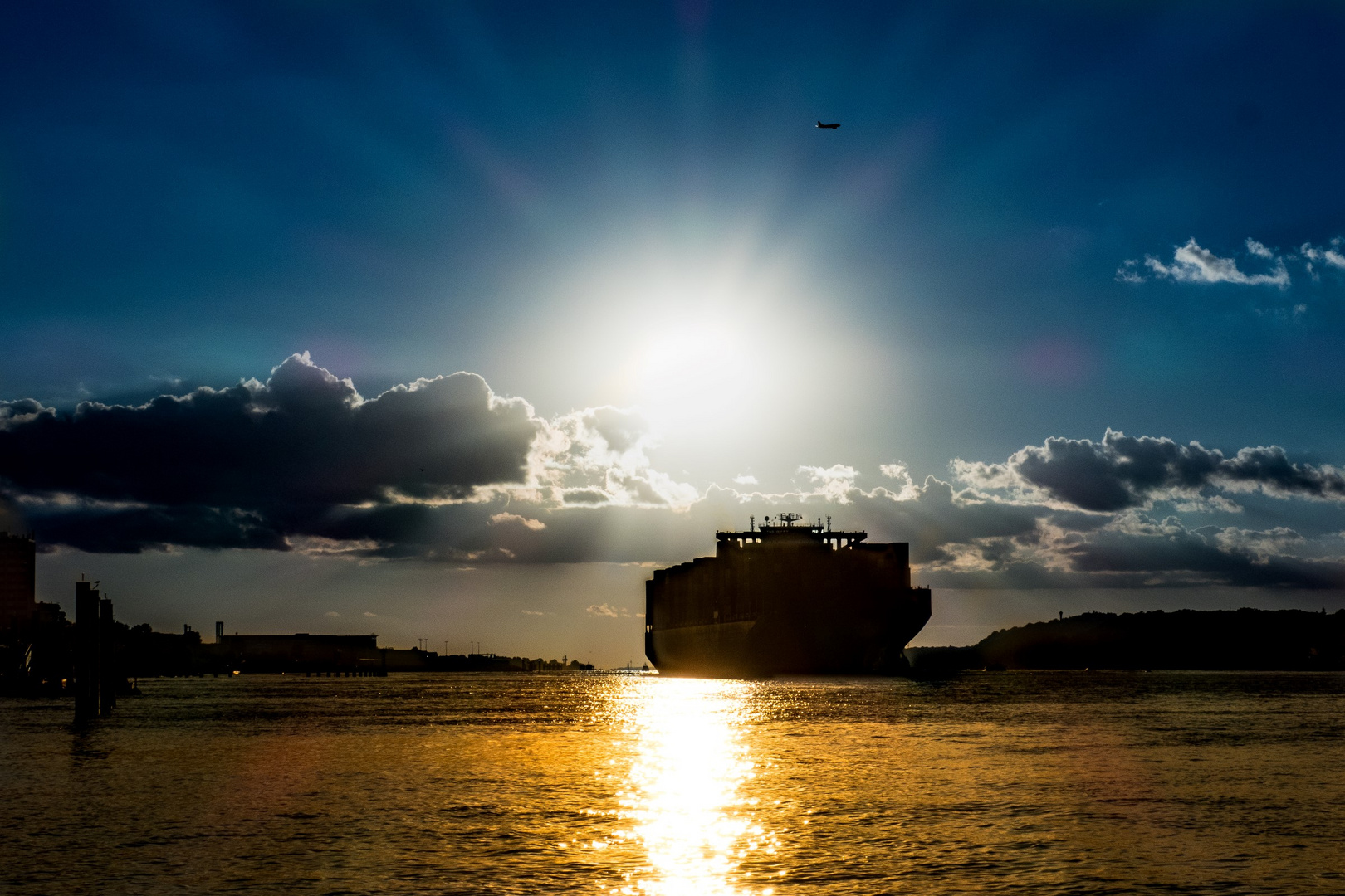 Sonnenuntergang auf der Elbe