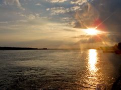 Sonnenuntergang auf der Elbe