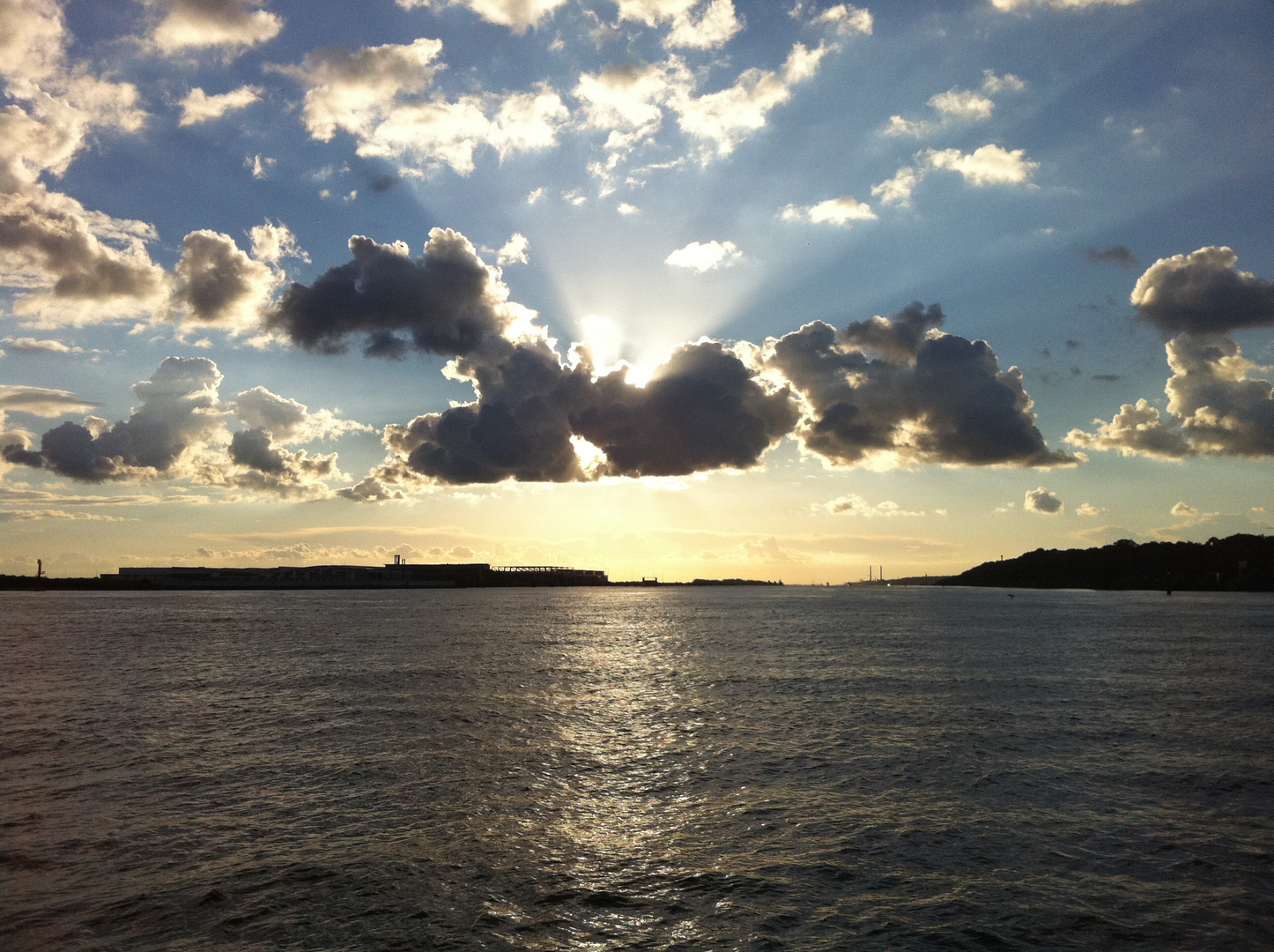 Sonnenuntergang auf der Elbe