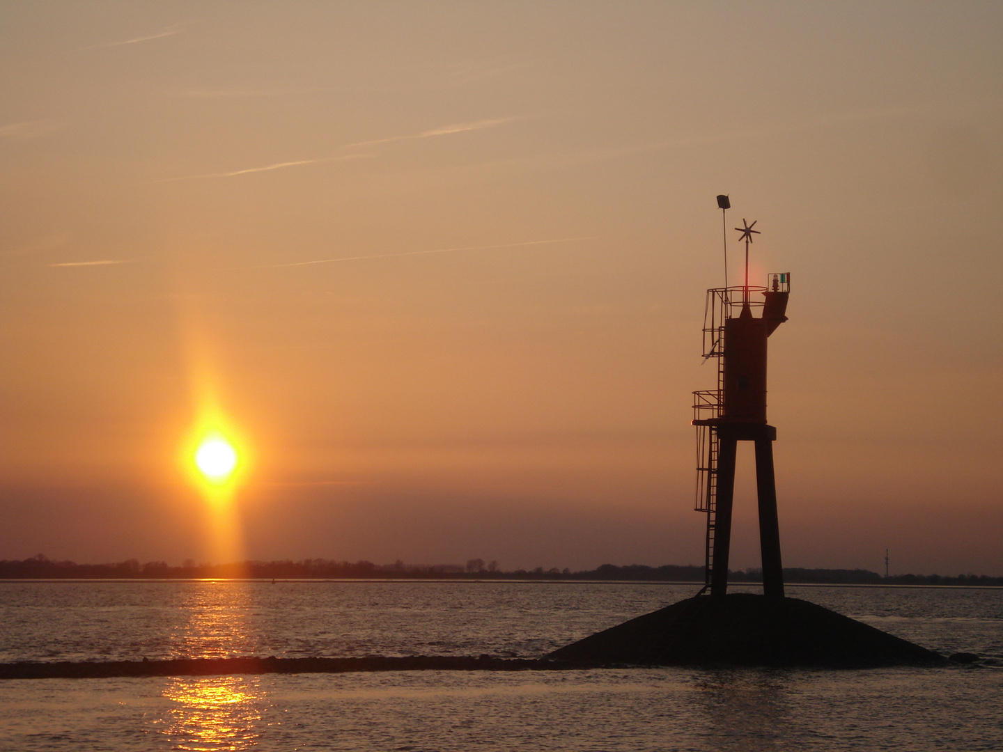 Sonnenuntergang auf der Elbe
