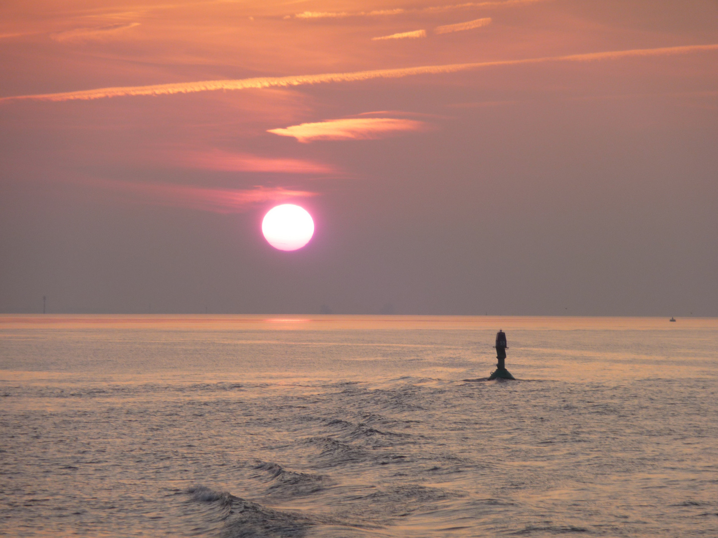 Sonnenuntergang auf der Elbe bei Cuxhaven