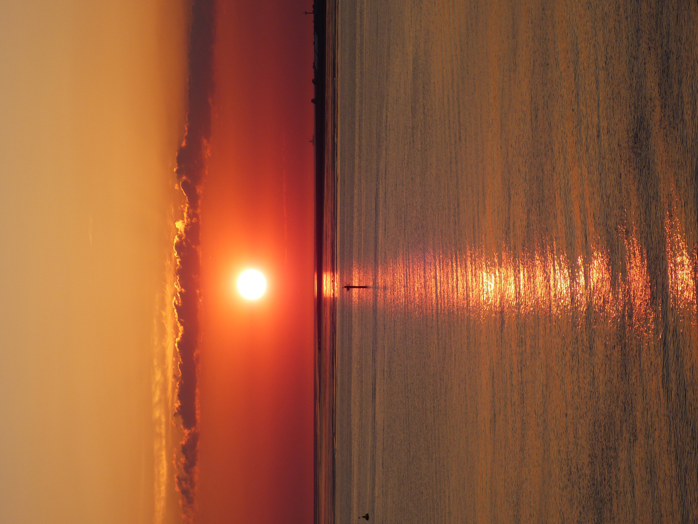 Sonnenuntergang auf der Elbe bei Cuxhaven