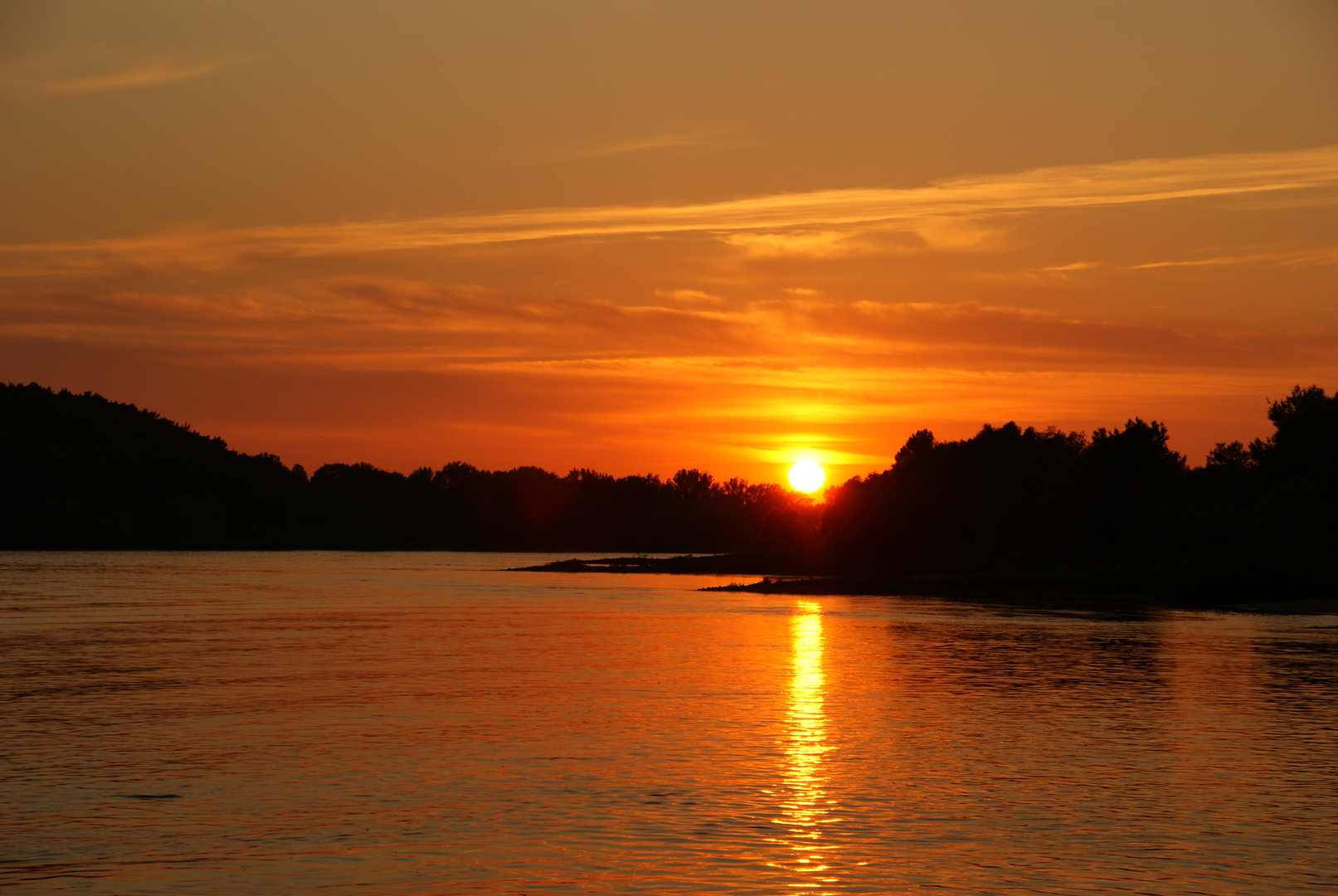 Sonnenuntergang auf der Elbe