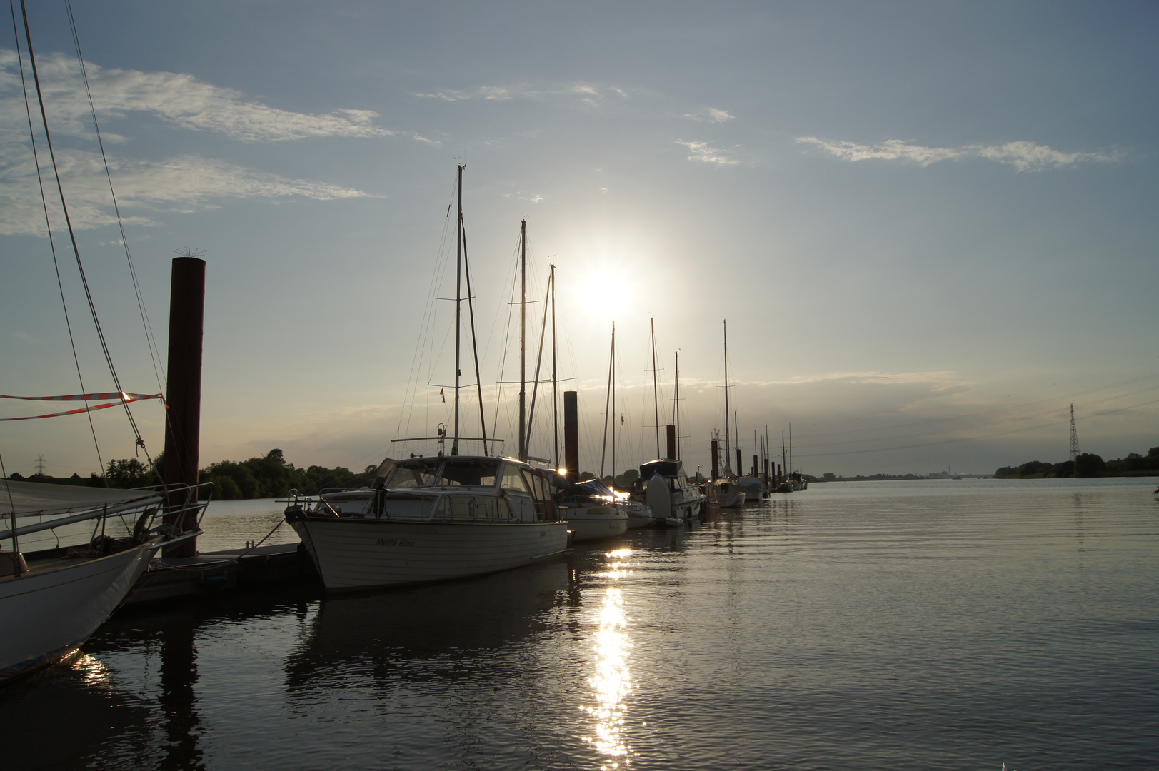 Sonnenuntergang auf der Elbe