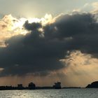 Sonnenuntergang auf der Elbe in Hamburg 