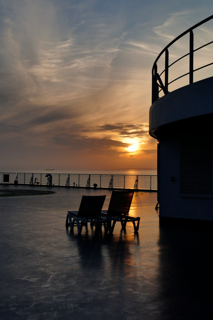 Sonnenuntergang auf der Fähre