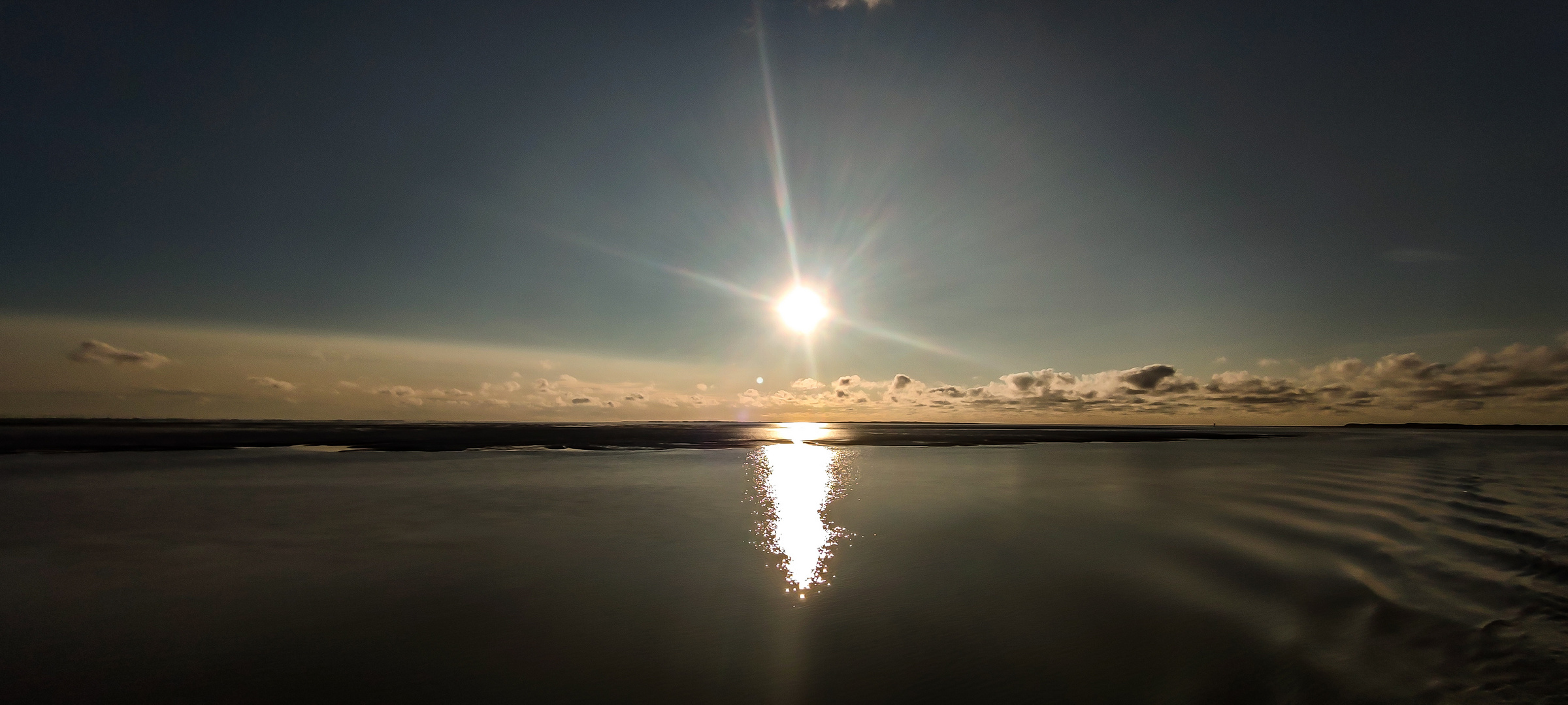 Sonnenuntergang auf der Fähre