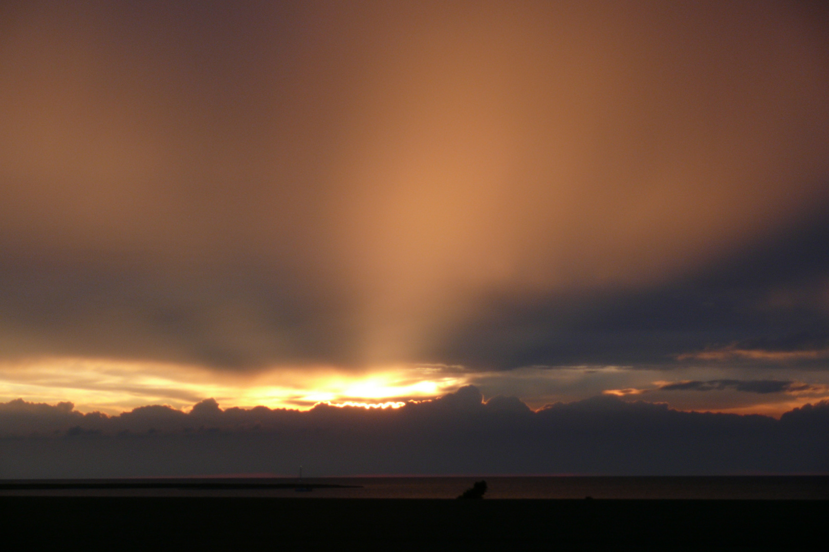 Sonnenuntergang auf der Fahrt von Fehmarn aufs Festland