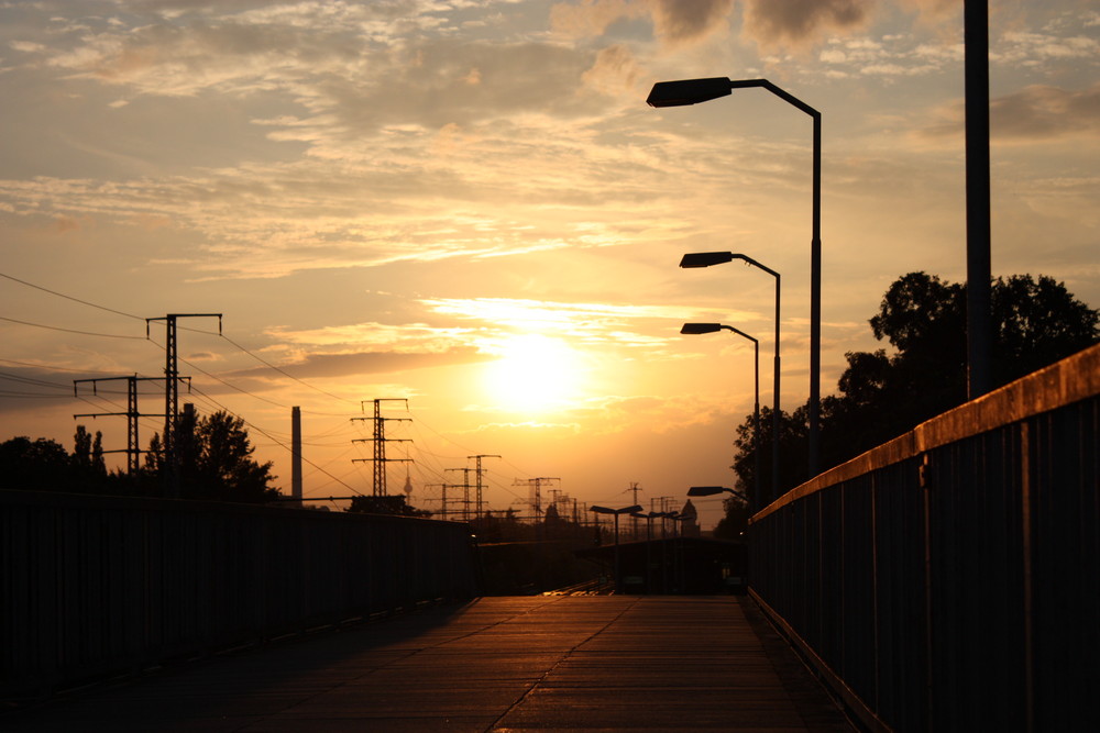 Sonnenuntergang auf der Fußgängrbrücke