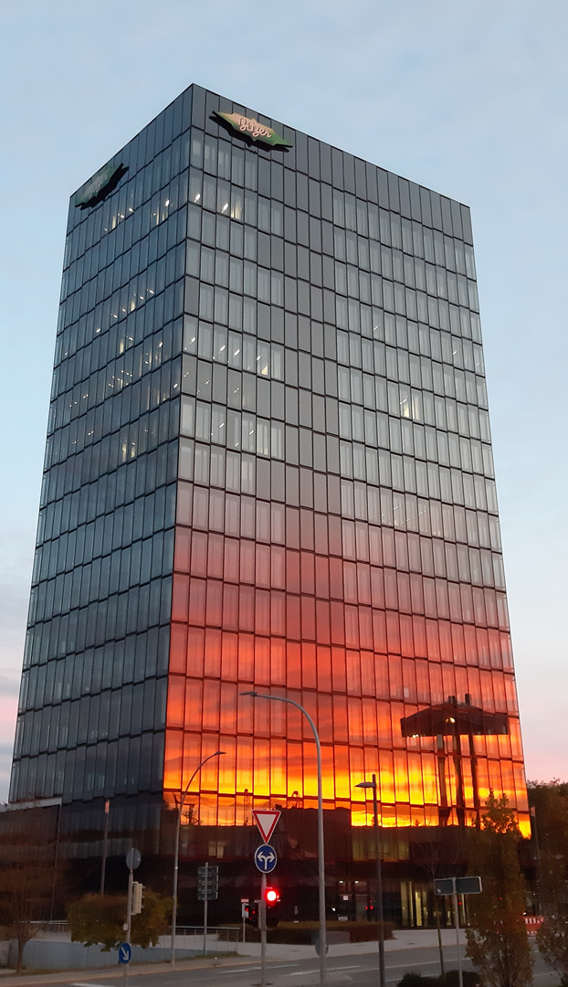 Sonnenuntergang auf der Glasfasade