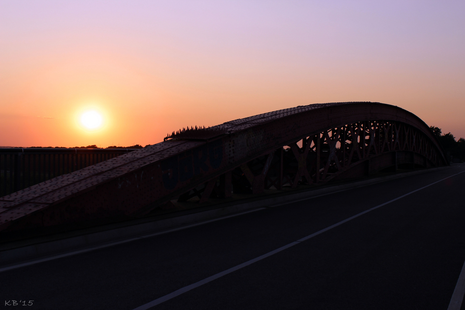 Sonnenuntergang auf der Levensauer Hochbrücke in Kiel