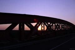 Sonnenuntergang auf der Levensauer Hochbrücke in Kiel II