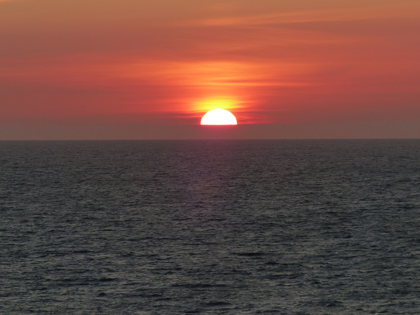 Sonnenuntergang auf der Nordsee an Bord der Costa Pacifica (Juli 2013)