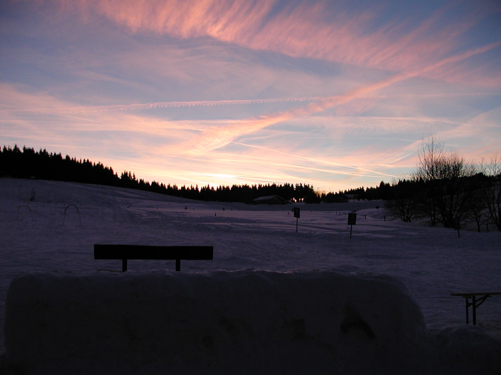 Sonnenuntergang auf der Skipiste in Thüringen, Rennsteig