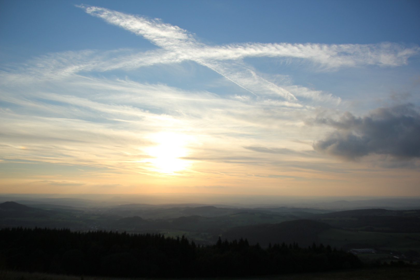 Sonnenuntergang auf der Wasserkuppe (Hessen)