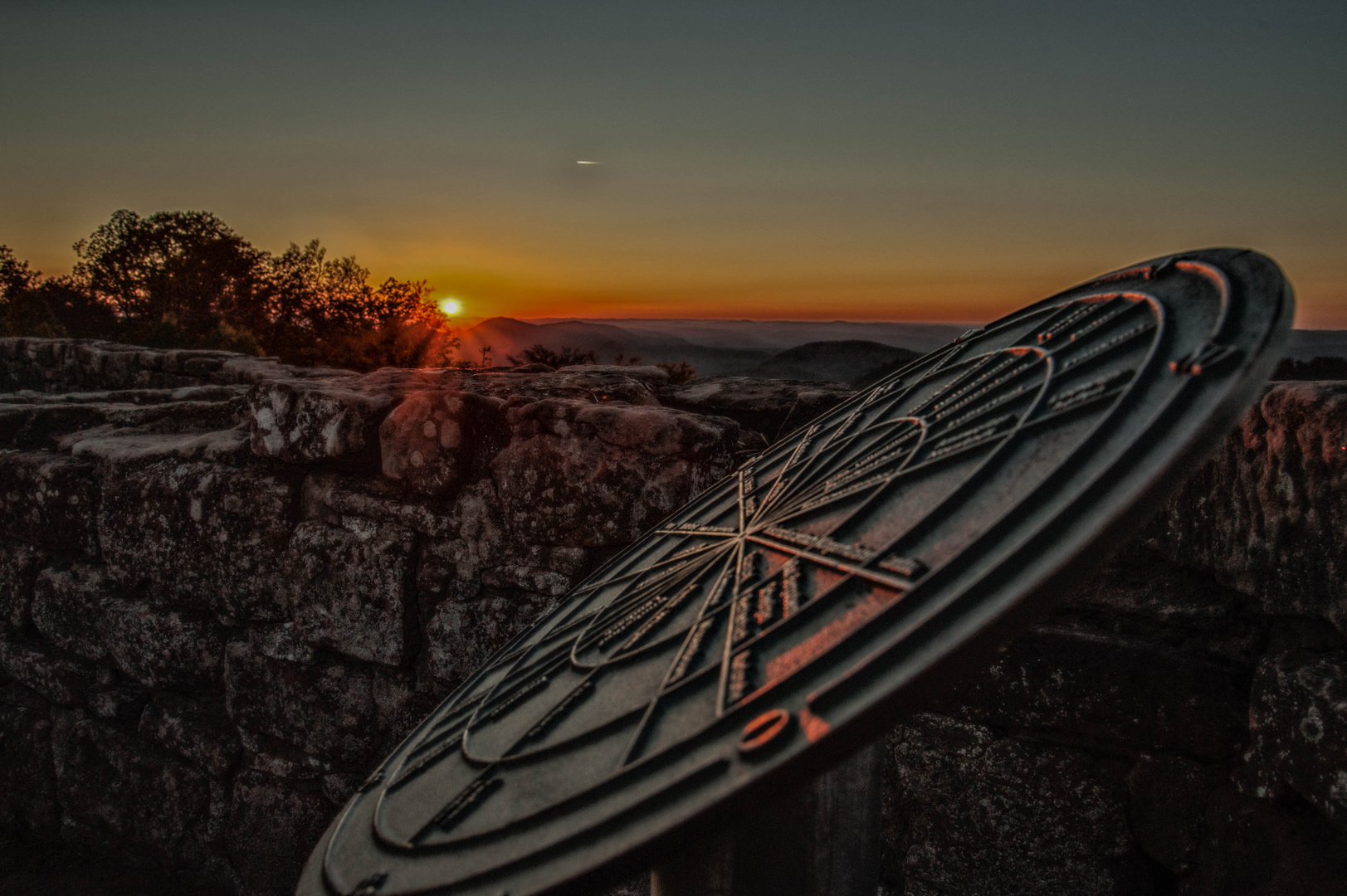 Sonnenuntergang auf der Wegelnburg