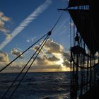 Sonnenuntergang auf einem Traditionssegelschiff