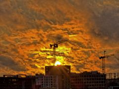 Sonnenuntergang auf einer Baustelle