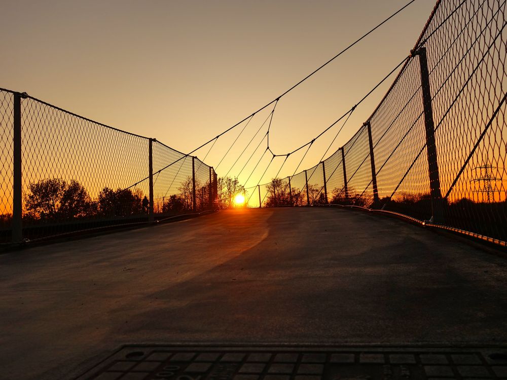 Sonnenuntergang auf Grimmberg Brücke am Rhein-Herne-Kanal