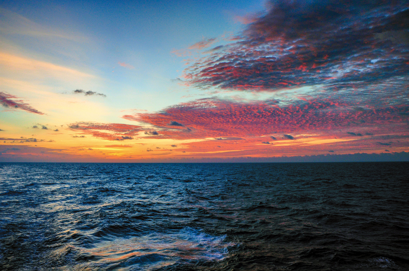 Sonnenuntergang auf hoher See 