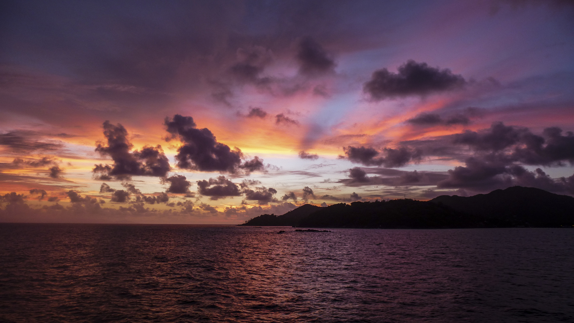 Sonnenuntergang auf Praslin