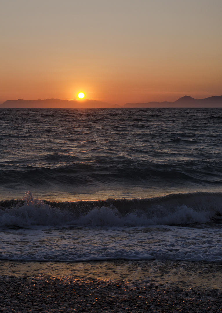 Sonnenuntergang Auf Rhodos Foto Bild Landschaft Sonnenuntergange Meer Strand Bilder Auf Fotocommunity