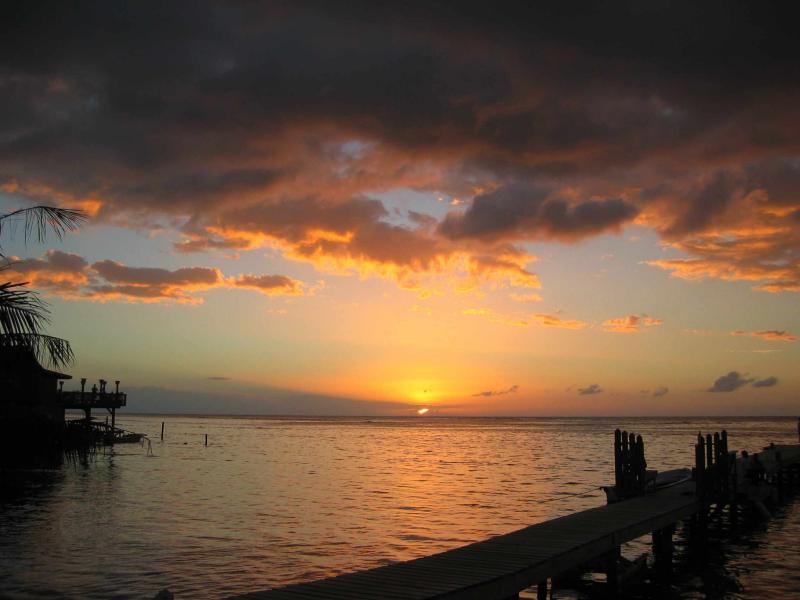 Sonnenuntergang auf Roatan-West End