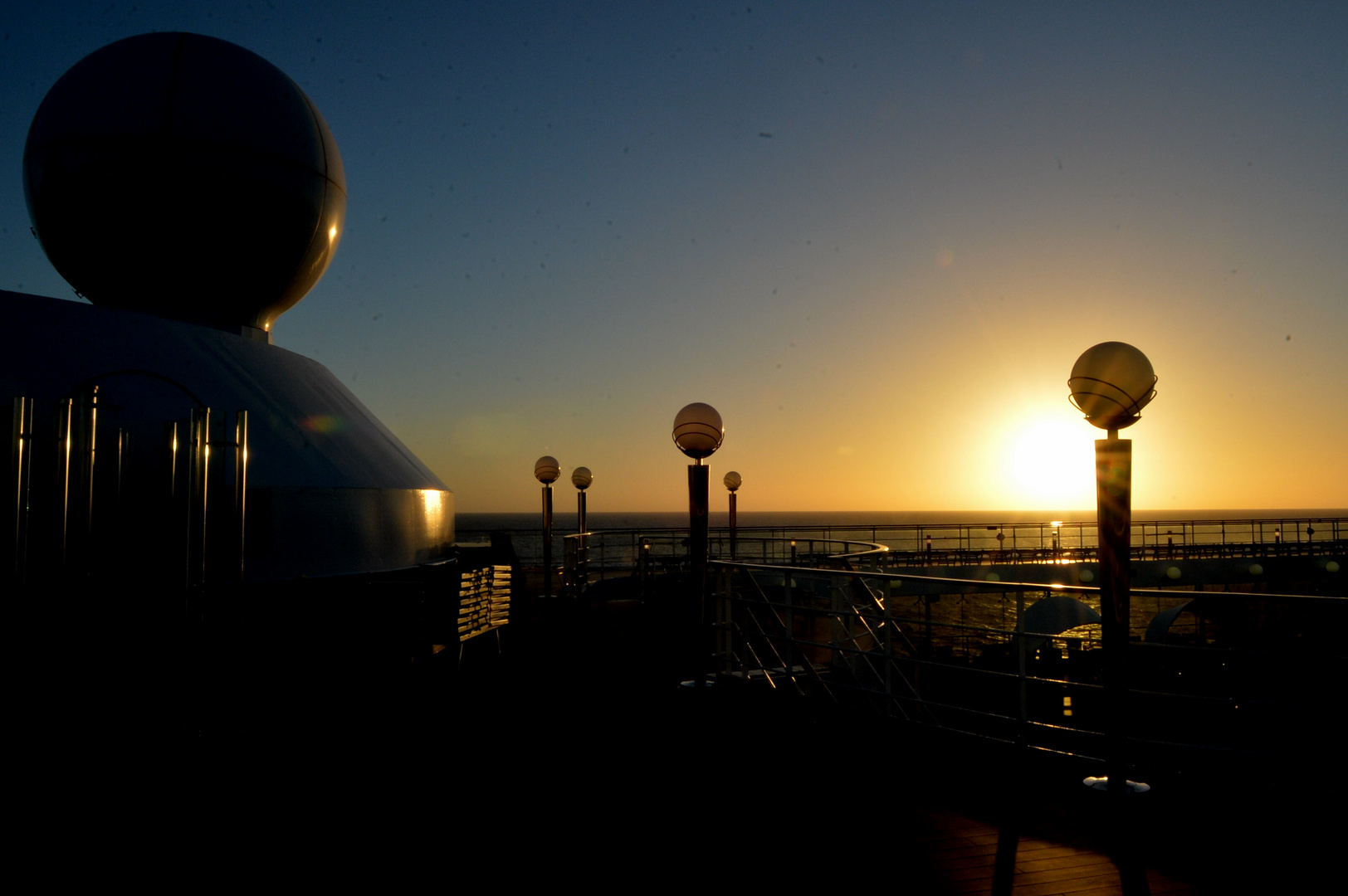 Sonnenuntergang auf Schiff