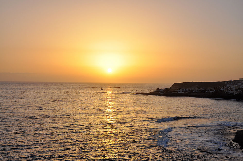 Sonnenuntergang auf Teneriffa in Richtung La Gomera blickend