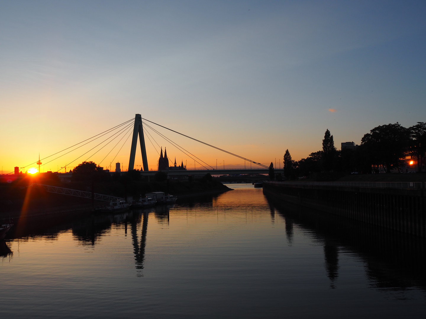 Sonnenuntergang - aufgenommen auf der Deutzer Drehbrücke