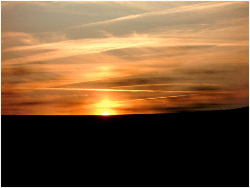 Sonnenuntergang aus dem Auto fotografiert