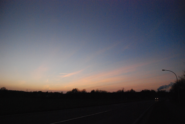 Sonnenuntergang aus dem Auto heraus