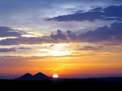 Sonnenuntergang bei den Pyramiden